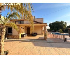 Exclusivo chalet en Peña de Las Águilas con nave independiente, piscina y placas solares