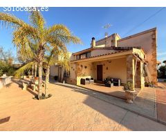 Exclusivo chalet en Peña de Las Águilas con nave independiente, piscina y placas solares