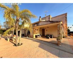Exclusivo chalet en Peña de Las Águilas con nave independiente, piscina y placas solares