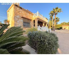 Exclusivo chalet en Peña de Las Águilas con nave independiente, piscina y placas solares