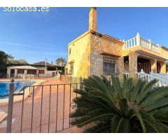 Exclusivo chalet en Peña de Las Águilas con nave independiente, piscina y placas solares
