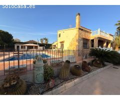Exclusivo chalet en Peña de Las Águilas con nave independiente, piscina y placas solares