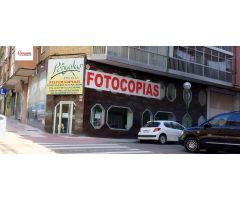 En Burgos. Zona Sur. Se alquila local de 200 mt aprx. Fachada de 30 mt aprx