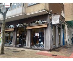 En Burgos. Se alquila local en  esquina, en Plaza España