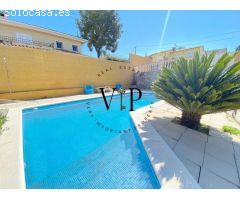 Chalet en Venta con piscina privada y cochera