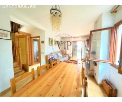 CASA ADOSADA ESQUINERA A LA VENTA EN CALAFELL