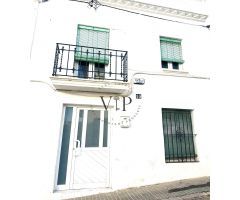 CASA ESQUINERA EN CASCO ANTIGUO CUBELLES