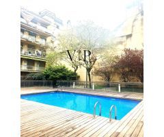 PISO EN EL RAVAL CON ASCENSOR Y PISCINA COMUNITARIA