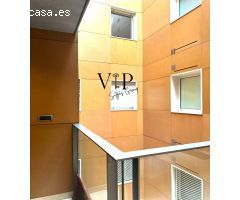 PISO EN EL RAVAL CON ASCENSOR Y PISCINA COMUNITARIA