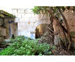 Casa en el centro de Muro con mucho carácter mallorquín, jardín y garaje.