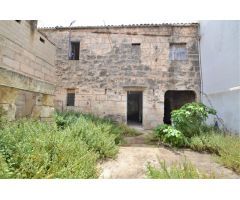 Casa de pueblo con garaje en venta.