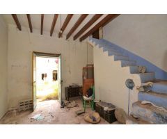 Casa de pueblo con garaje en venta.