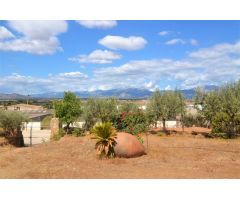 Increíble terreno de 3342 m2 de los cuales 1110 son urbanos con vistas a la Tramuntana.