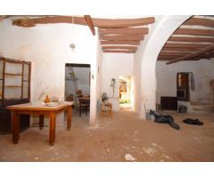 Casa para reformar con garaje en el centro de Muro