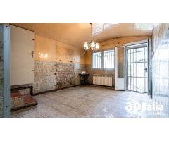 Casa unifamiliar con patio en pleno centro de Castellar del Vallés.