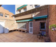 ¡CASA CON GARAJE EN ZONA HOSTAFRANCS!
