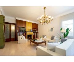 ¡CASA CON GARAJE EN ZONA HOSTAFRANCS!