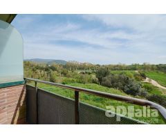 CON PISCINA COMUNITARIA Y PLAZA DE PARQUING