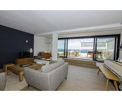 Ático en 1º línea de playa con terraza de 144m² y vistas panorámicas