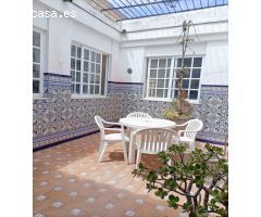 VIVIENDA EN UNA SOLA PLANTA CON PATIO
