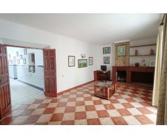 VIVIENDA EN UNA SOLA PLANTA CON PATIO
