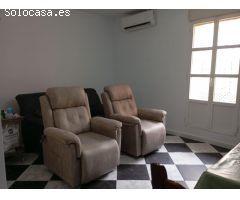 Casa con patio y garaje en zona Gallinero