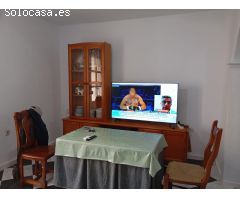 Casa con patio y garaje en zona Gallinero