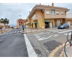 SE VENDE,  estupenda plaza de garaje y trastero, en un edificio nuevo , donde la entrada es muy buen