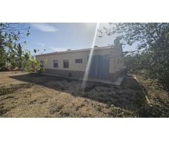 Magnífica casa con parcela en la Guía.