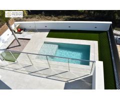 13 chalets independientes con piscina privada, vista y amplios garajes en Urb. Montecasino La Nucia