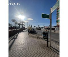 Se vende local comercial en segunda línea de Playa Levante a tan solo 50 m del mar.