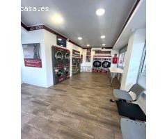 Se vende local comercial en segunda línea de Playa Levante a tan solo 50 m del mar.