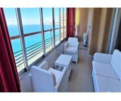 Apartamento en primera línea de mar con maravillosas vistas al mar con garaje privado
