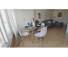 Luminoso y reformado apartamento ubicado en la zona inglesa de Benidorm, a 2 minutos de la playa