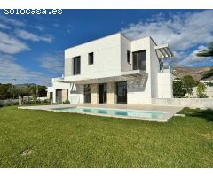 Promoción de obra nueva en Sierra Cortina: villas independientes con piscina privada.