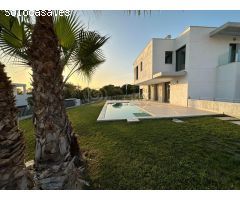 Promoción de obra nueva en Sierra Cortina: villas independientes con piscina privada.