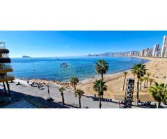 Fantástico Apartamento en Primera Línea de Playa Levante con Vistas al Mar en Benidorm