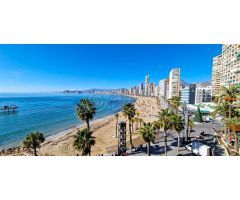Fantástico Apartamento en Primera Línea de Playa Levante con Vistas al Mar en Benidorm