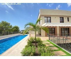 ¡Impresionante villa de lujo independiente con piscina, en una de las urbanizaciones más exclusivas!