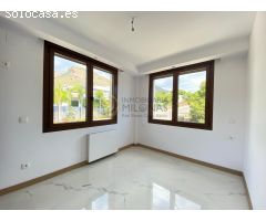 ¡Impresionante villa de lujo independiente con piscina, en una de las urbanizaciones más exclusivas!