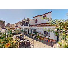 UNA CASA MUY AMPLIA  CERCA DEL MAR