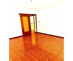 En venta vivienda en planta baja zona Carolinas altas. Precio 145.000€