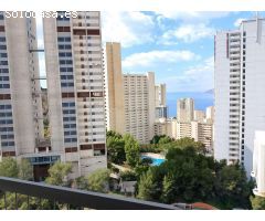 ATICO CON VISTAS AL MAR, SEMIAMUEBLADO, CON URBA. A ESCASOS 7 MIN. PLAYA DE LEVANTE, BENIDORM