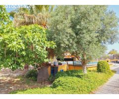 ¡Oportunidad Única! Encantador Chalet con Amplia Parcela en Alicante.