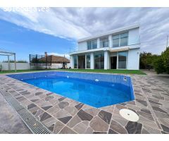 Tu Oasis de Sol a un Paso del Mar: Villa Exclusiva en San Fulgencio (Alicante) 699.000€