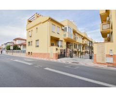Armilla. Vivienda unifamiliar adosada. 3 dormitorios. 2 baños. 1 aseo.