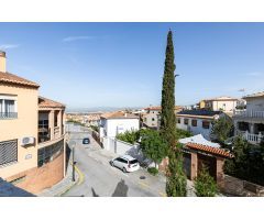 OPORTUNIDAD ÚNICA EN HUÉTOR VEGA – CHALET PAREADO CON PISCINA POR 310.000€!