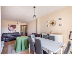 ¡MAGNIFICO PISO CON BALCÓN, VISTAS DESPEJADAS, GARAJE Y TRASTERO EN ATARFE!