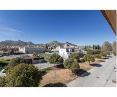 ¡MAGNIFICO PISO CON BALCÓN, VISTAS DESPEJADAS, GARAJE Y TRASTERO EN ATARFE!