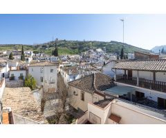 Casa con encanto a reformar en plena Cuesta del Chapiz. Patio, varias terrazas y mucho más